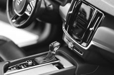 Как да се преборим с миризмата „на мокро“ в колата през пролетта със Scentiment Luxury Car Perfume